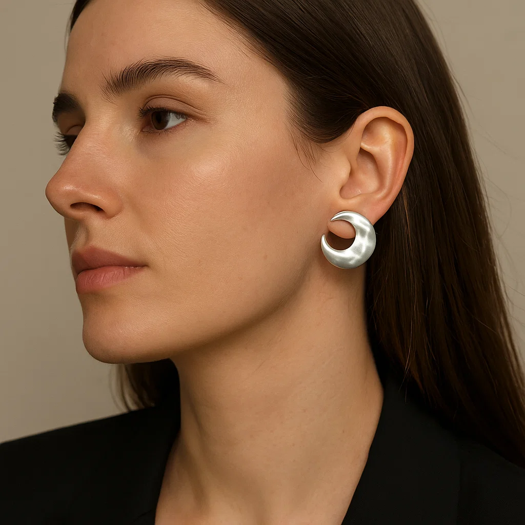 ENVYOU Chunky Moon Earrings
