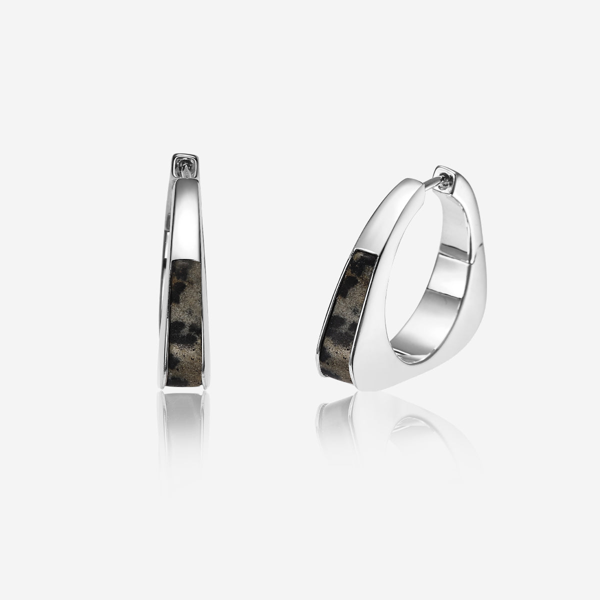 ENVYOU Triangle Hoop Earrings