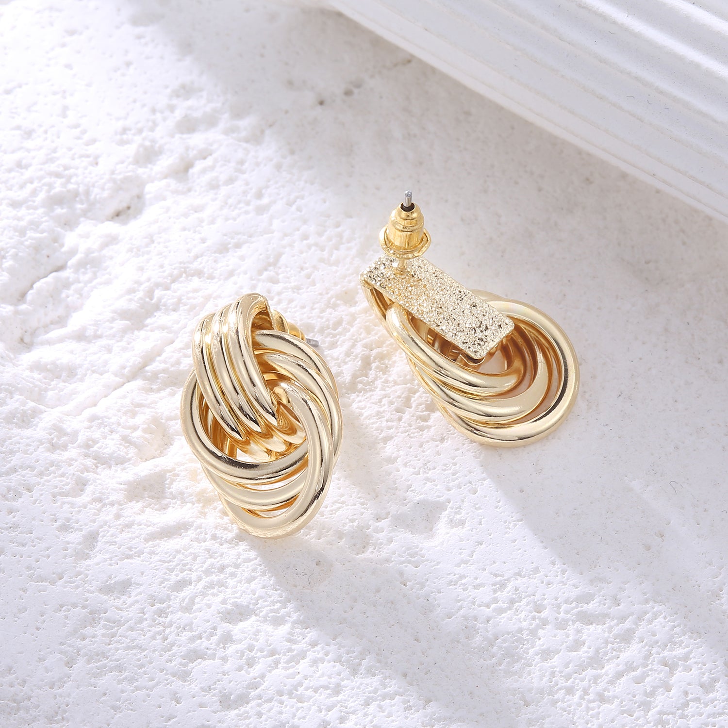 ENVYOU Knot Stud Earrings
