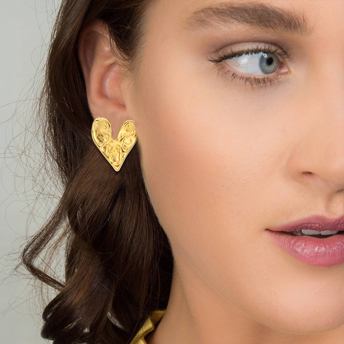 ENVYOU Heart Stud Earrings
