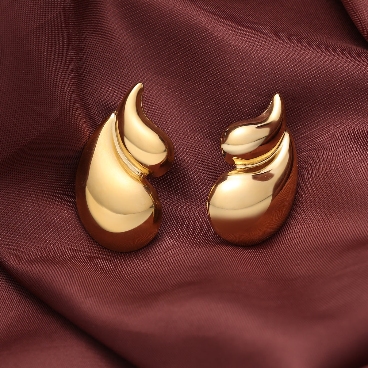 ENVYOU Teardrop Stud Earrings