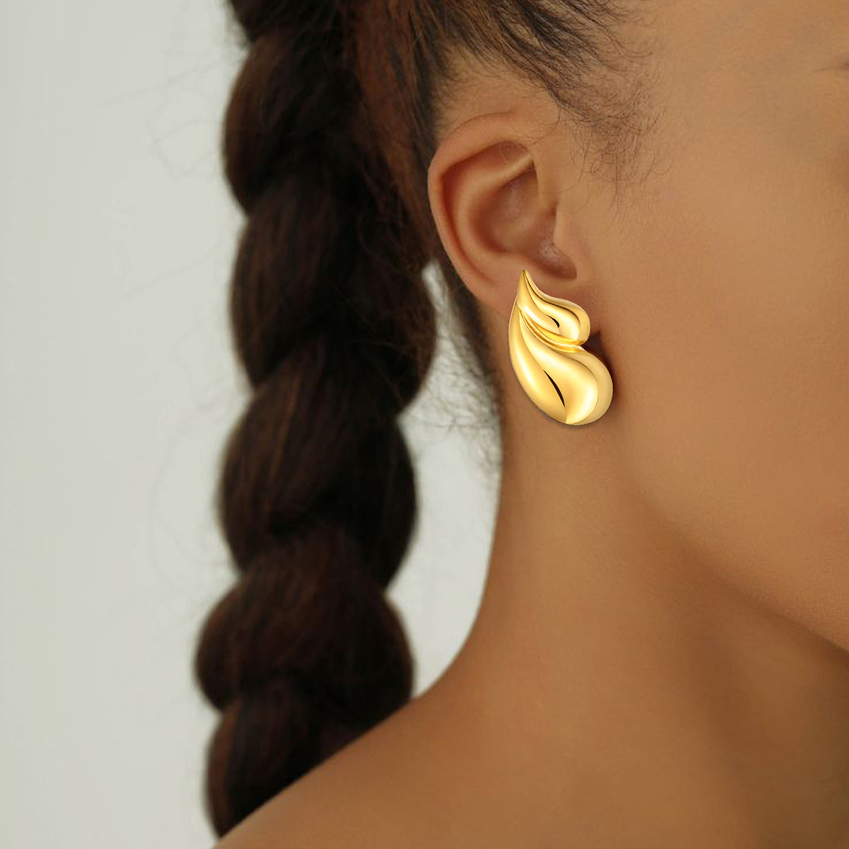 ENVYOU Teardrop Stud Earrings